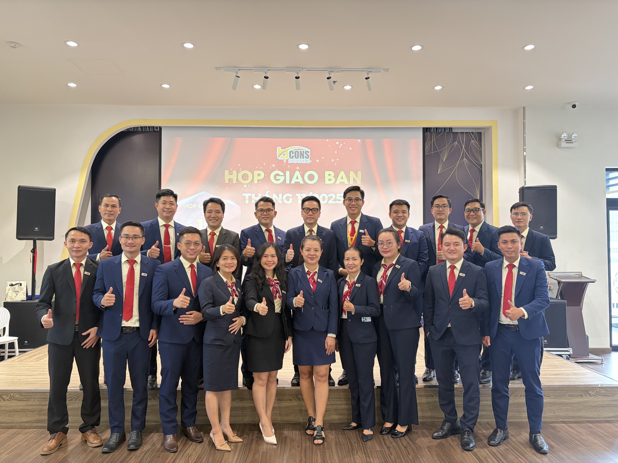 Lãnh đạo họp giao ban