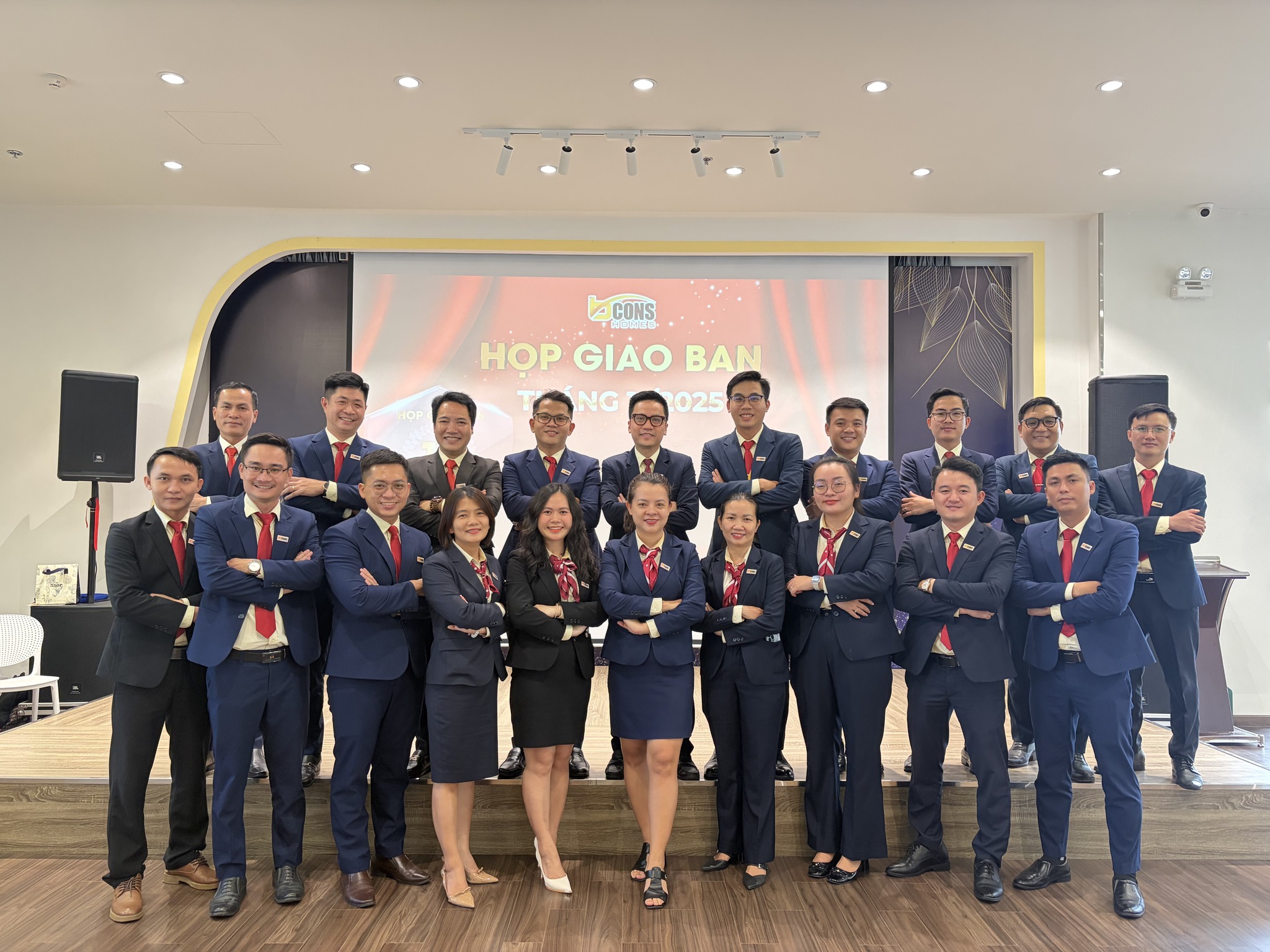 Lãnh đạo họp giao ban 2